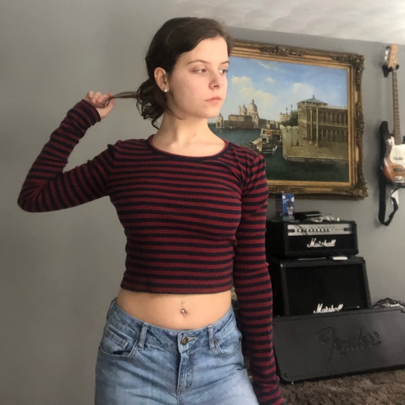 FOREVER 21 KNIT LONG SLEEVE CROP TOP - Picture 2 of 3